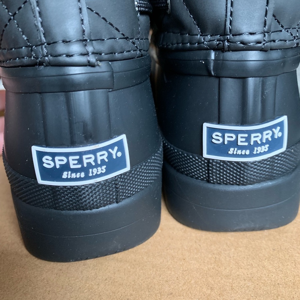 NWT size 8 Sperry duck boots! - Picture 5 of 8